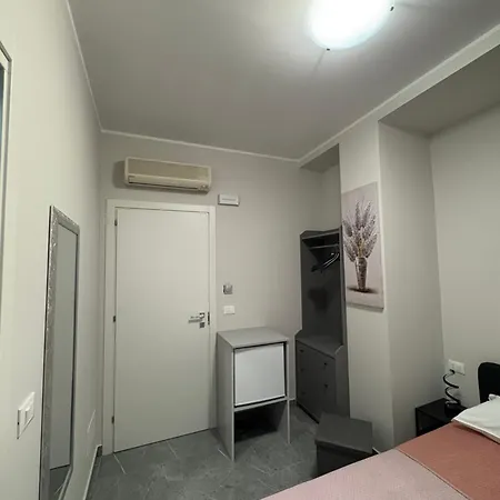 Waterfront Couette-café